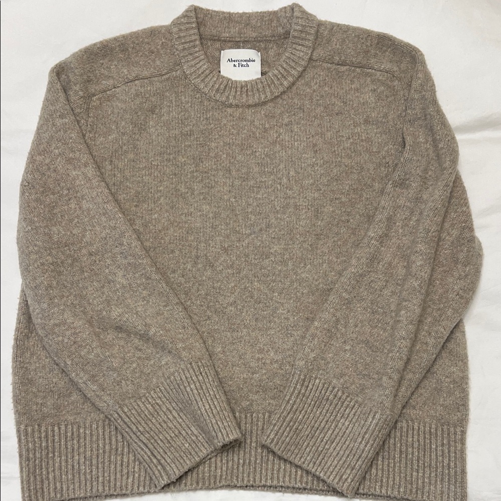 Abercrombie & Fitch Women’s Crewneck Sweater - Picture 2 of 6